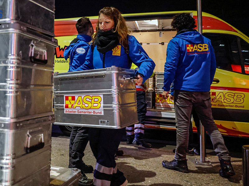 FAST-Helferin aus dem ASB Berlin hilft im türkischen Erdbebengebiet