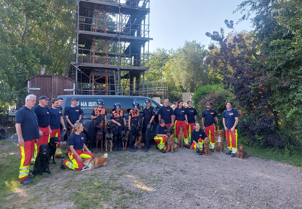 Ukrainische Rettungshunde trainieren in Berlin